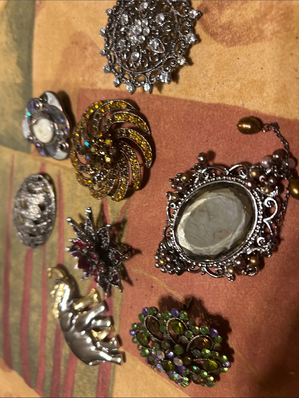 Vintage-Inspired Mixed Brooch Lot — Multicolor Rhinestone and Cameo Accents - Picture 2 of 3